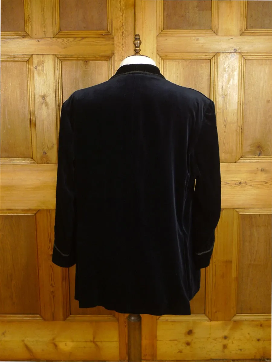 24/0890 vintage british custom tailored midnight blue velvet smoking / dinner jacket w/ black velvet shawl lapel 50 regular