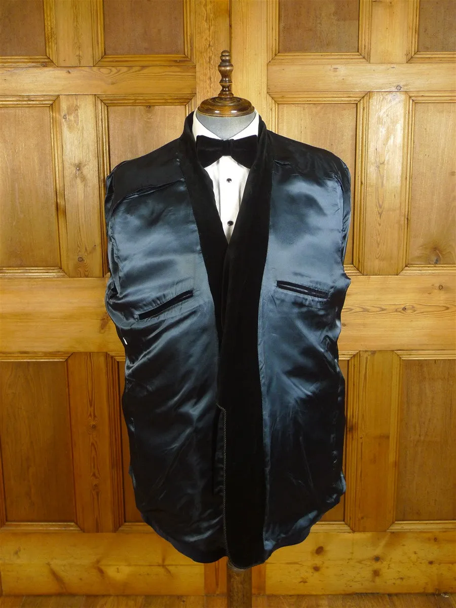 24/0890 vintage british custom tailored midnight blue velvet smoking / dinner jacket w/ black velvet shawl lapel 50 regular