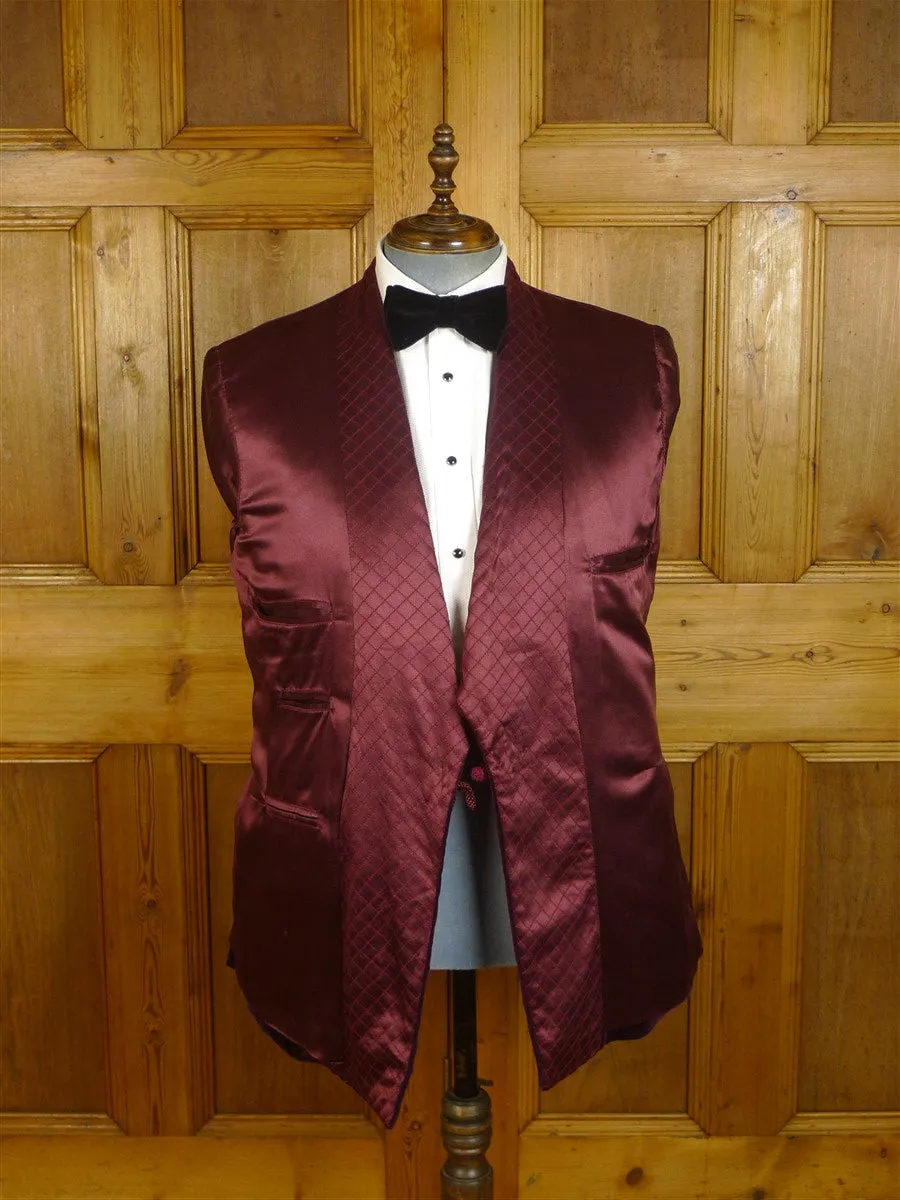 24/0978 beautiful 2007 redmayne bespoke burgundy red silk velvet smoking jacket w/ quilted silk facings 42 - 43 regular