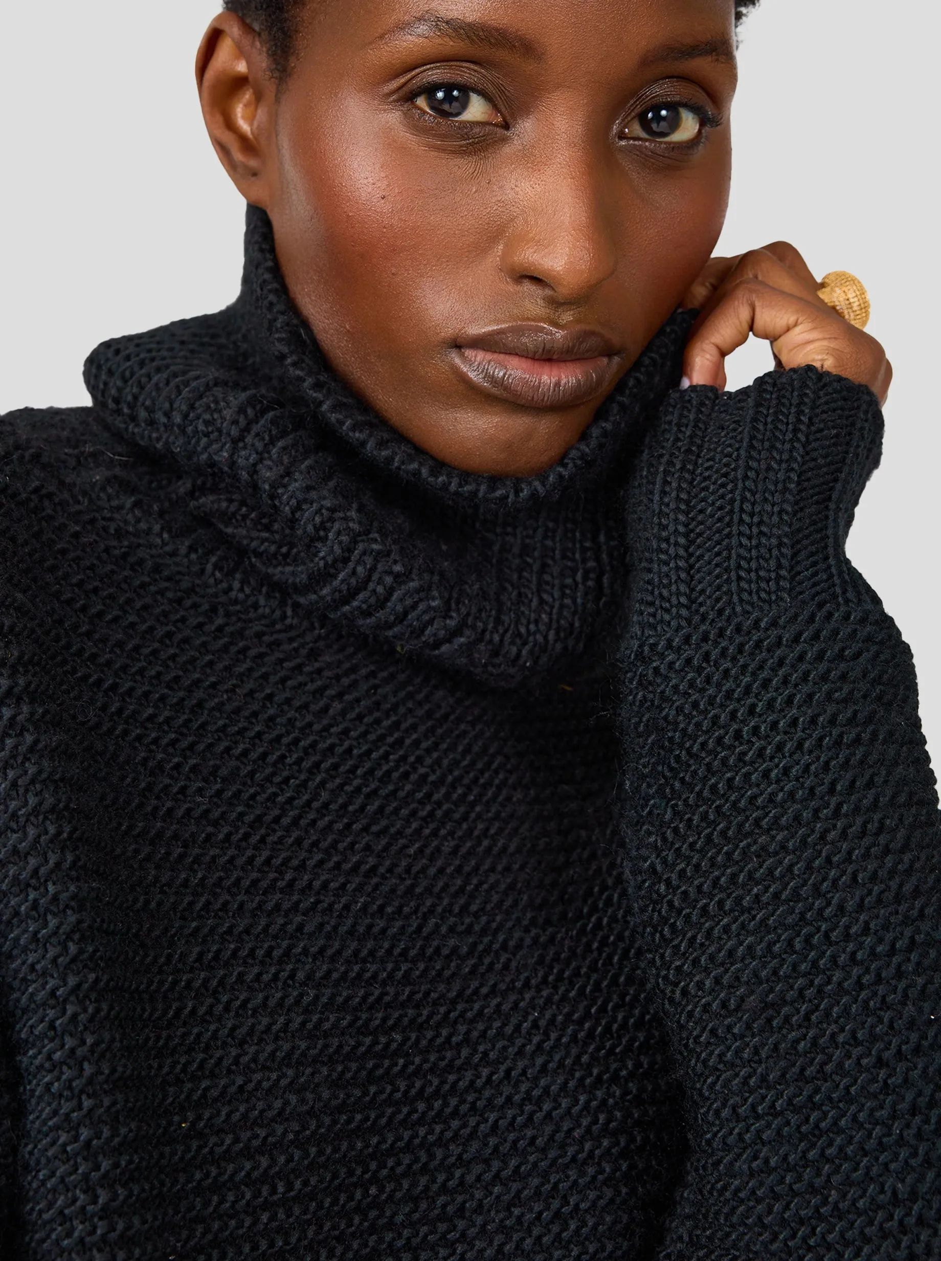 Bobbi sweater in black knit