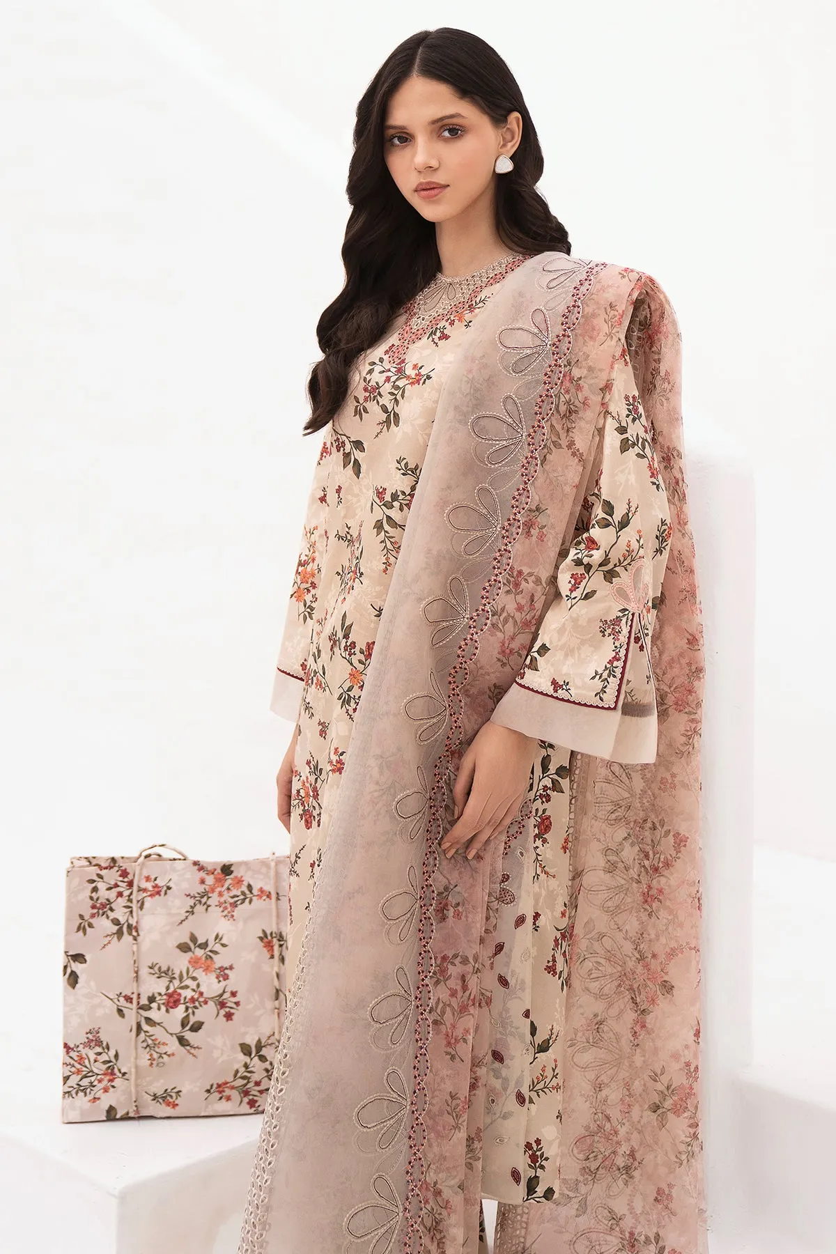 Embroidered Lawn USE-9019