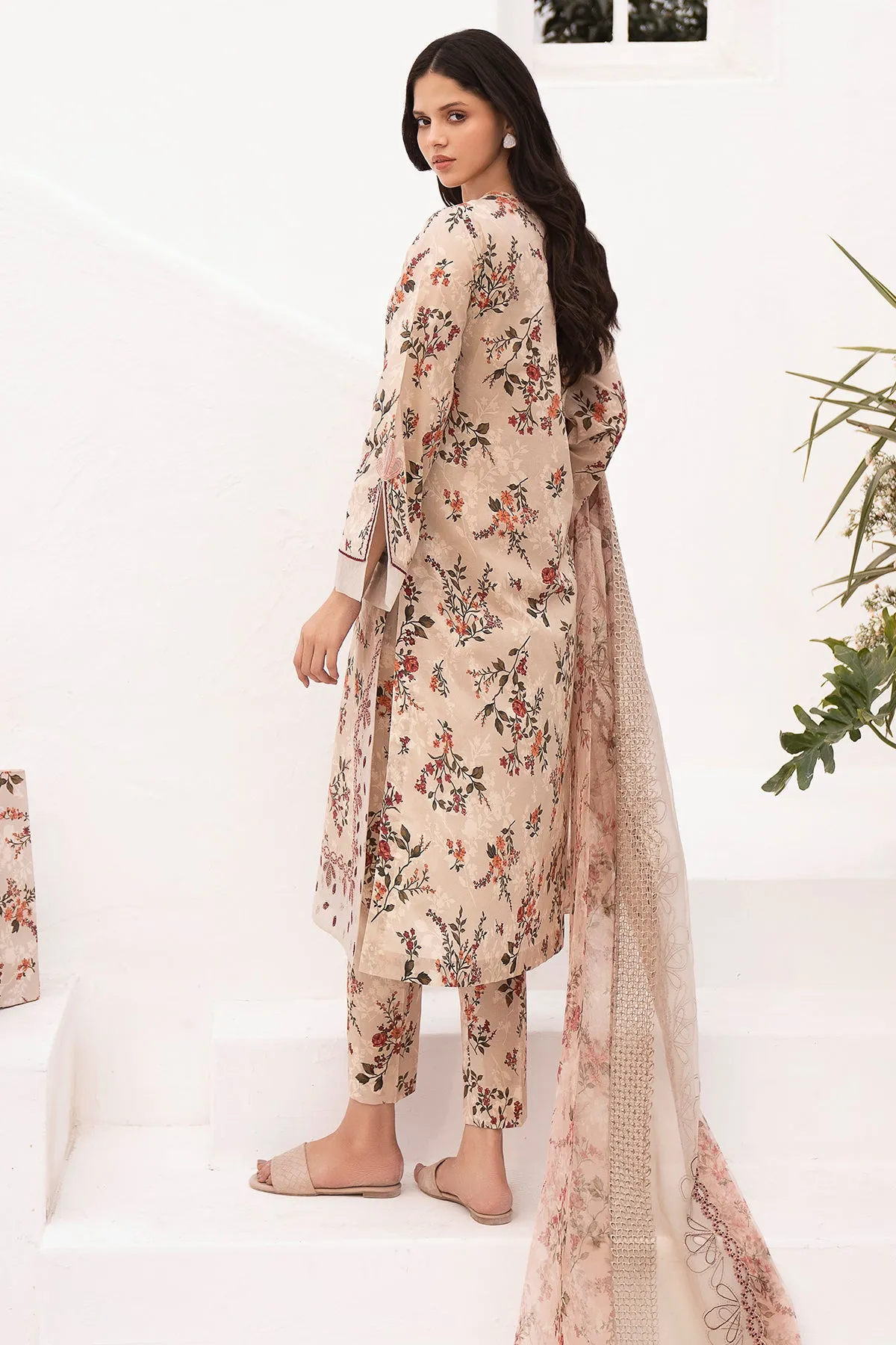 Embroidered Lawn USE-9019