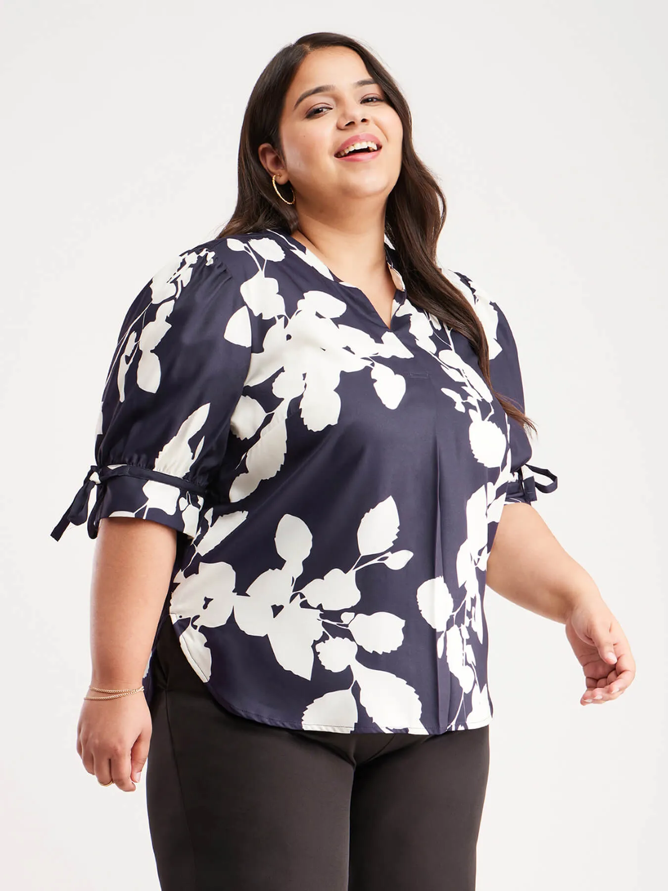 Floral Print Tie-up Top - Navy Blue And Off White