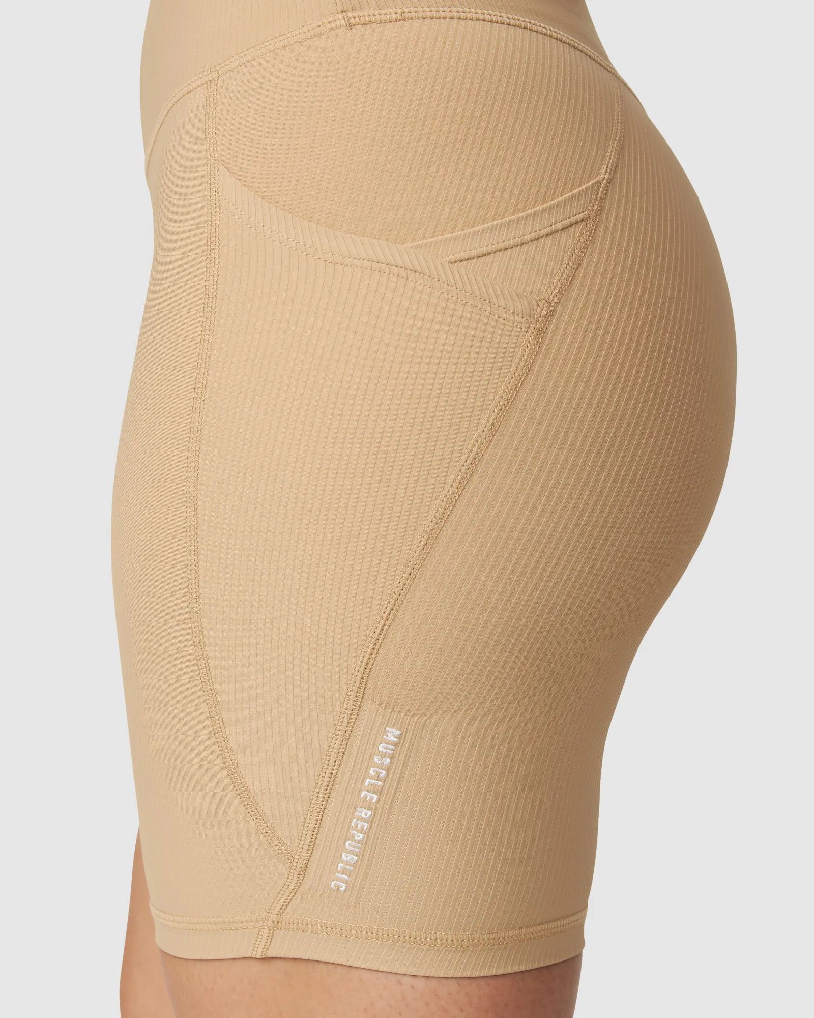 MOVEMENT BIKER SHORTS - DUNE