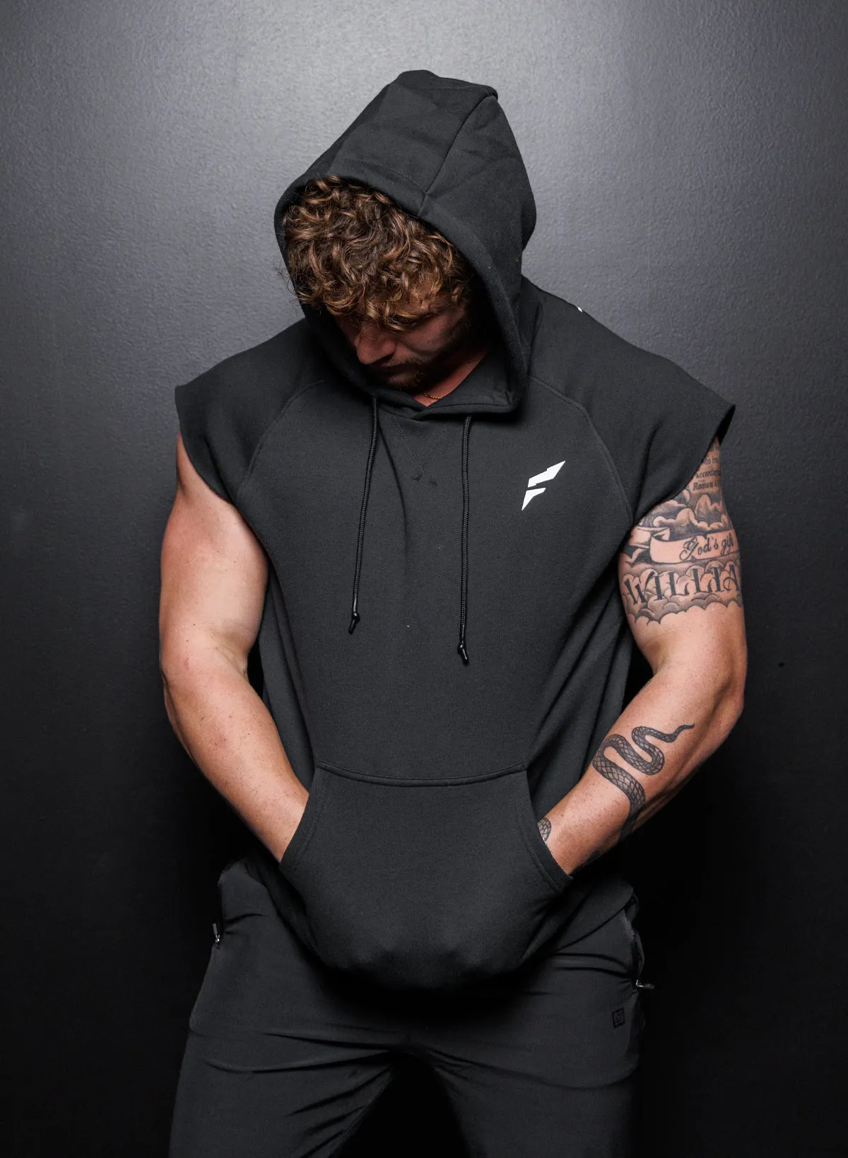 UDTC SLEEVELESS SWEATSHIRT - BLACK